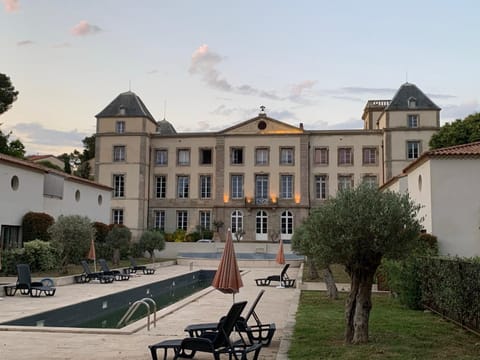 Swimming pool, Location