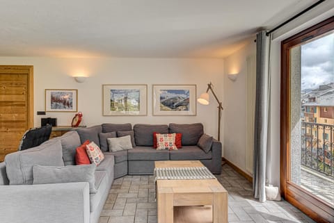 View (from property/room), Balcony/Terrace, Living room, Seating area