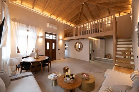 Living room, Photo of the whole room, Seating area, Dining area