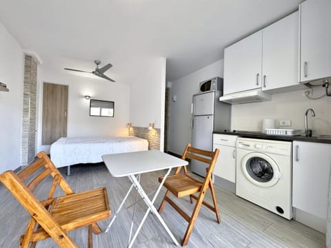 Kitchen or kitchenette, Living room, Dining area, pet friendly, washing machine