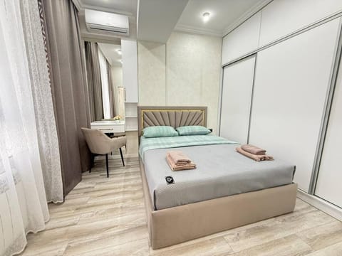 Bed, Bedroom, wardrobe, air conditioner