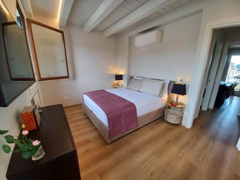 Bed, TV and multimedia, Bedroom, wardrobe, air conditioner