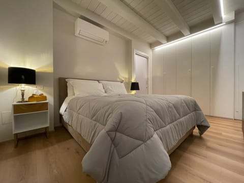 Bed, Bedroom, air conditioner