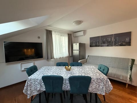 TV and multimedia, Living room, Dining area
