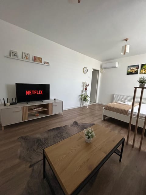 TV and multimedia, Living room, Dining area