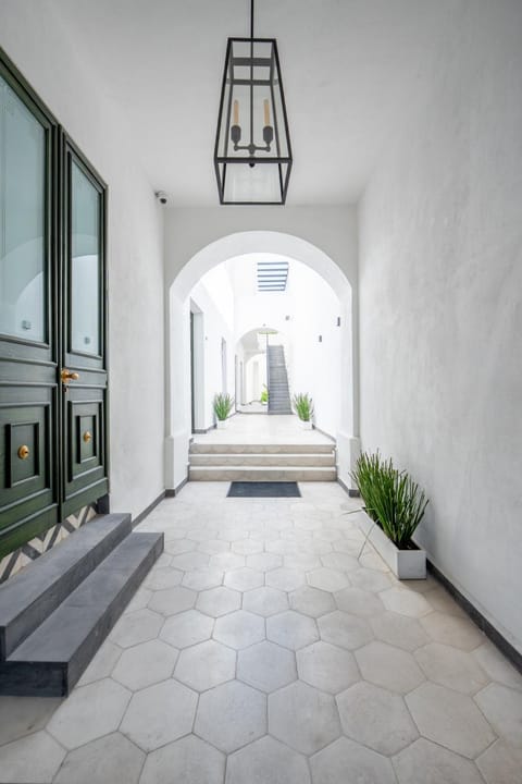 Facade/entrance, View (from property/room)