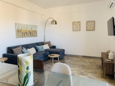 Communal lounge/ TV room, TV and multimedia, Living room, Seating area, Evening entertainment