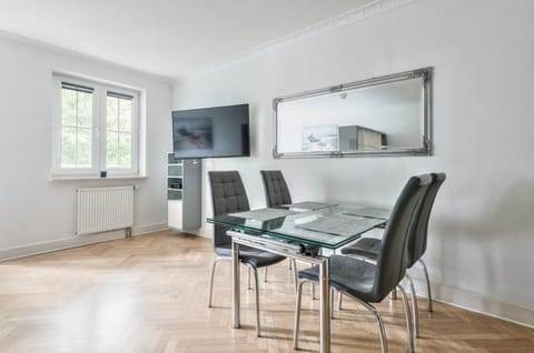 TV and multimedia, Living room, Dining area