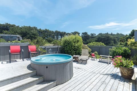 Deer View Hot Tub & Filtered Ocean Views House in Sonoma County