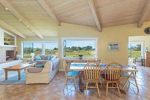 Deer View Hot Tub & Filtered Ocean Views House in Sonoma County