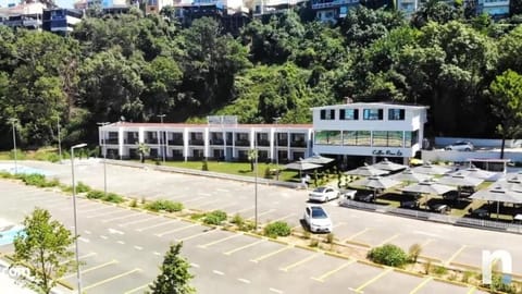 Property building, Day, Garden, Parking