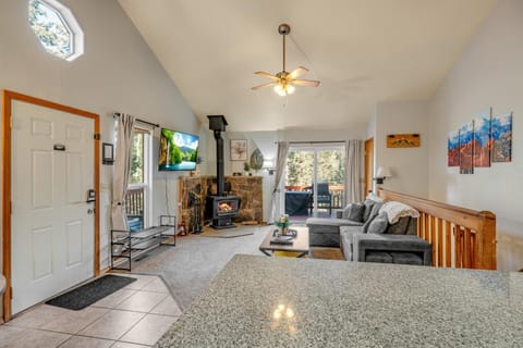 Communal lounge/ TV room, TV and multimedia, Living room, Seating area, Evening entertainment, fireplace