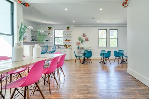 7 Private Suites Sleeps 25 Walkable to SXSW House in Austin