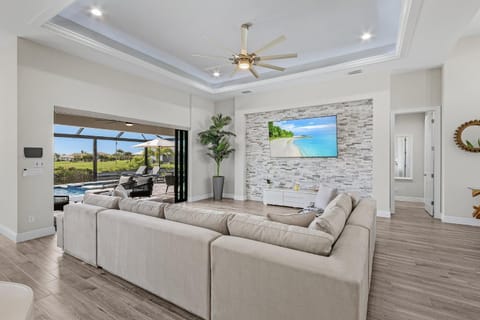 TV and multimedia, Living room, Seating area