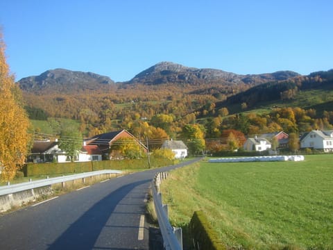 Neighbourhood, Autumn