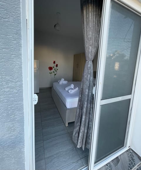 Hida House Apartment in Ksamil