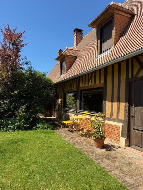 Property building, Spring, Day, Garden, Garden view