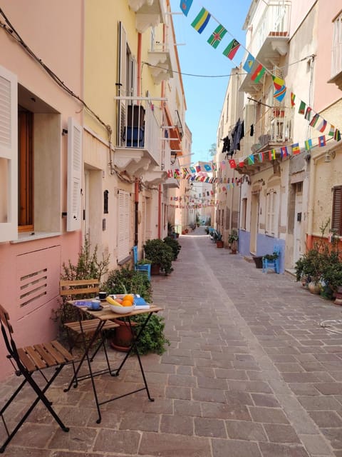 Patio, Day, Neighbourhood, Quiet street view