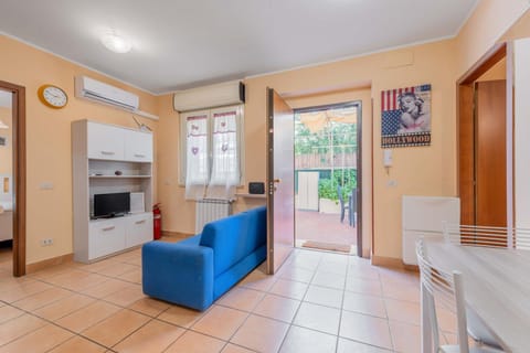 Living room, Seating area, air conditioner