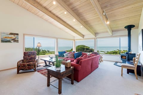 La Costiera Ocean & Bluff Views With Hot Tub House in Sonoma County