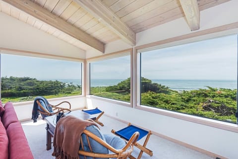 La Costiera Ocean & Bluff Views With Hot Tub House in Sonoma County