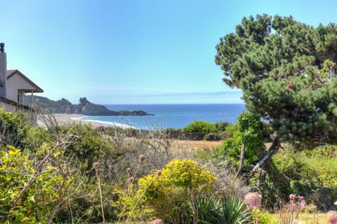 Lucky Ewe - Ocean View Retreat House in Gualala