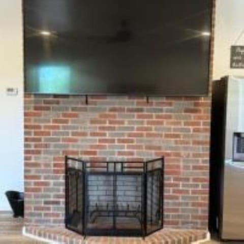 TV and multimedia, fireplace