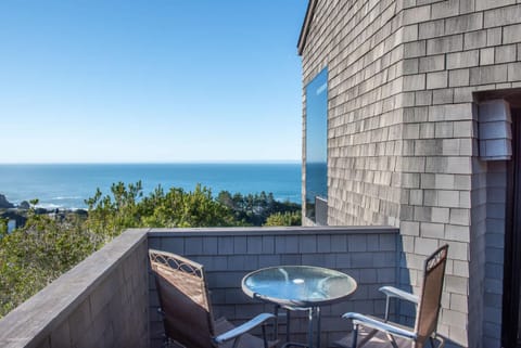 Hillside Family Home for 10 With Panoramic Ocean Views House in Sonoma County