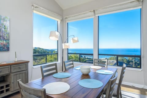 Hillside Family Home for 10 With Panoramic Ocean Views House in Sonoma County