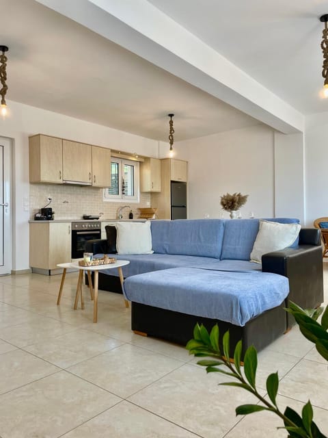 Kitchen or kitchenette, Living room, Seating area