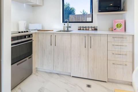 Stunning Mount Albert 2 Bed House in Auckland