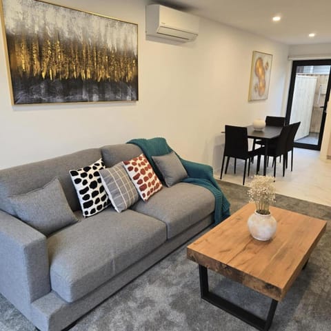 2 Bedroom Haven in Sunnyvale House in Auckland