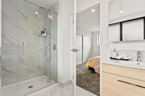 Tasteful Auckland 2 Bed 1 Bath House in Auckland