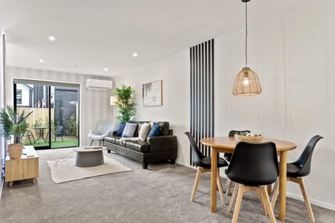 Tasteful Auckland 2 Bed 1 Bath House in Auckland