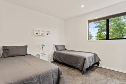 Tasteful Auckland 2 Bed 1 Bath House in Auckland