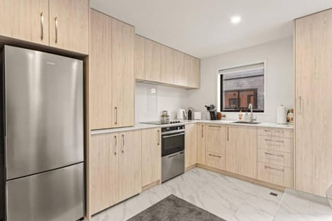 Warm and Inviting 2 Bedroom Home House in Auckland