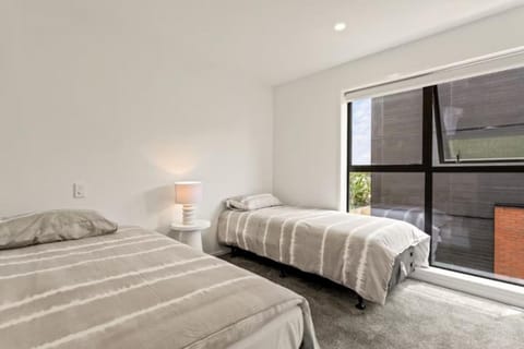 Charming 2 Bedroom Family Home House in Auckland