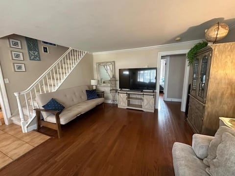 Selfie Walls l Spacious l Family Friendly l Near Beach House in Colorado