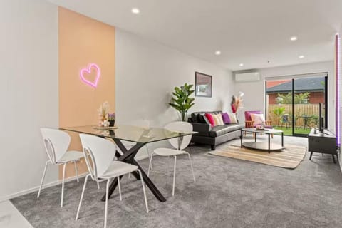 Lively and Charming Townhouse House in Auckland