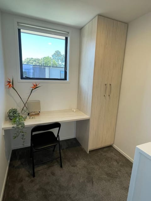 Stylish 1 Bed 1 Bath Retreat House in Auckland
