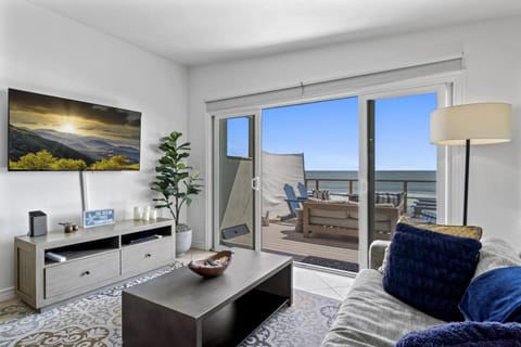 Private beach toes on the Sand Waterworld House in Capistrano Beach