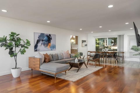 Overlooking Luxury - Pool Heat - Spa - Games House in Whittier