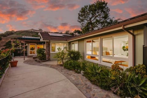 Overlooking Luxury - Pool Heat - Spa - Games House in Whittier