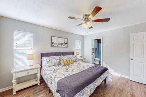 Eastgate Gem, Walk to TAMU House in College Station