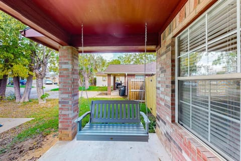 Eastgate Gem, Walk to TAMU House in College Station