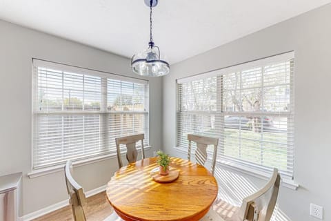 Eastgate Gem, Walk to TAMU House in College Station