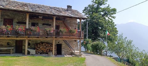 Baita Marianna - Relax in Quincinetto Chalet in Aosta Valley, Italy