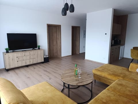 Communal lounge/ TV room, TV and multimedia, Living room, Seating area