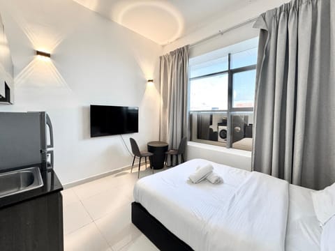 Bed, TV and multimedia, Bedroom