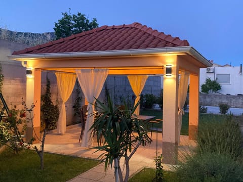 Property building, Patio, Garden
